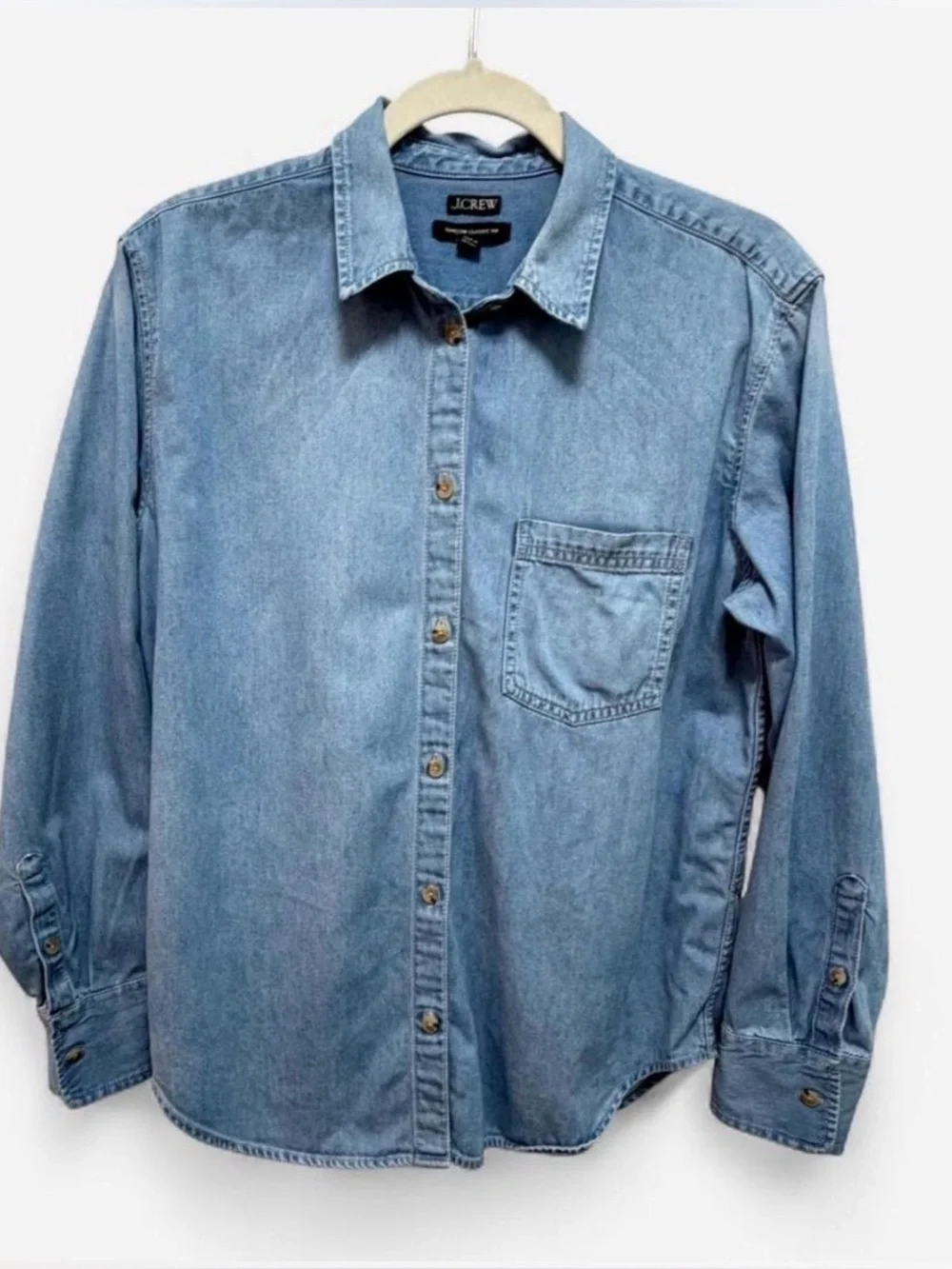 ✨ J.Crew Garçon Classic Fit Light Wash Denim Shirt – Size 6 ✨
